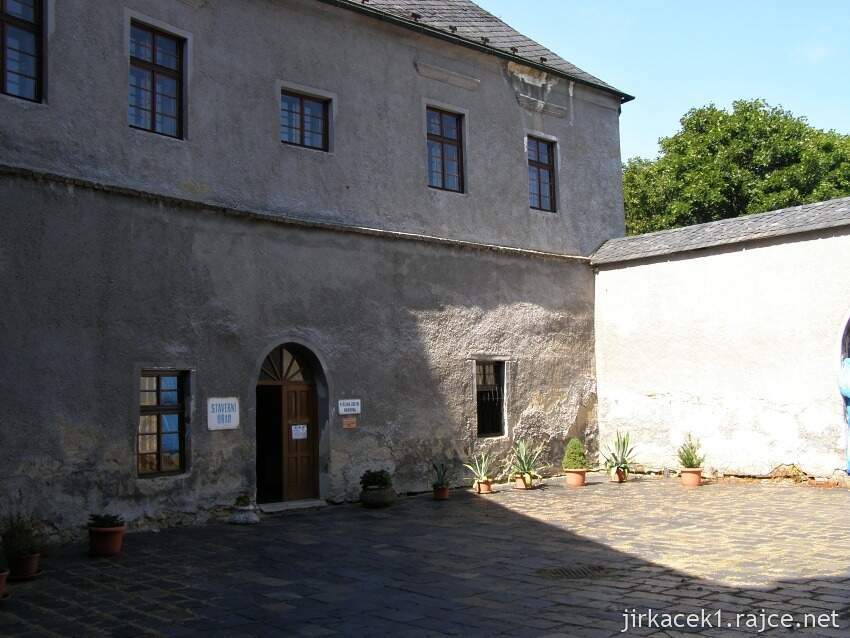 Tršice - zámek - bývalá tvrz - nádvoří