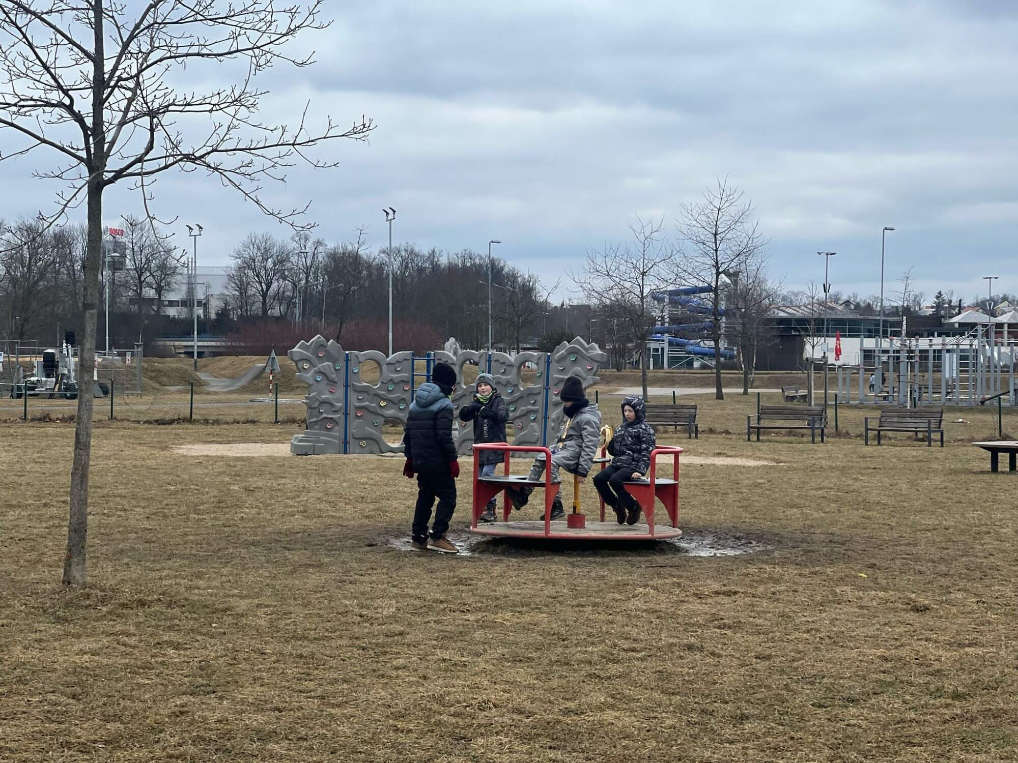 Turisťák, návštěva hřiště, vycházka bez cíle Turisťák, návštěva hřiště, vycházka bez cíle