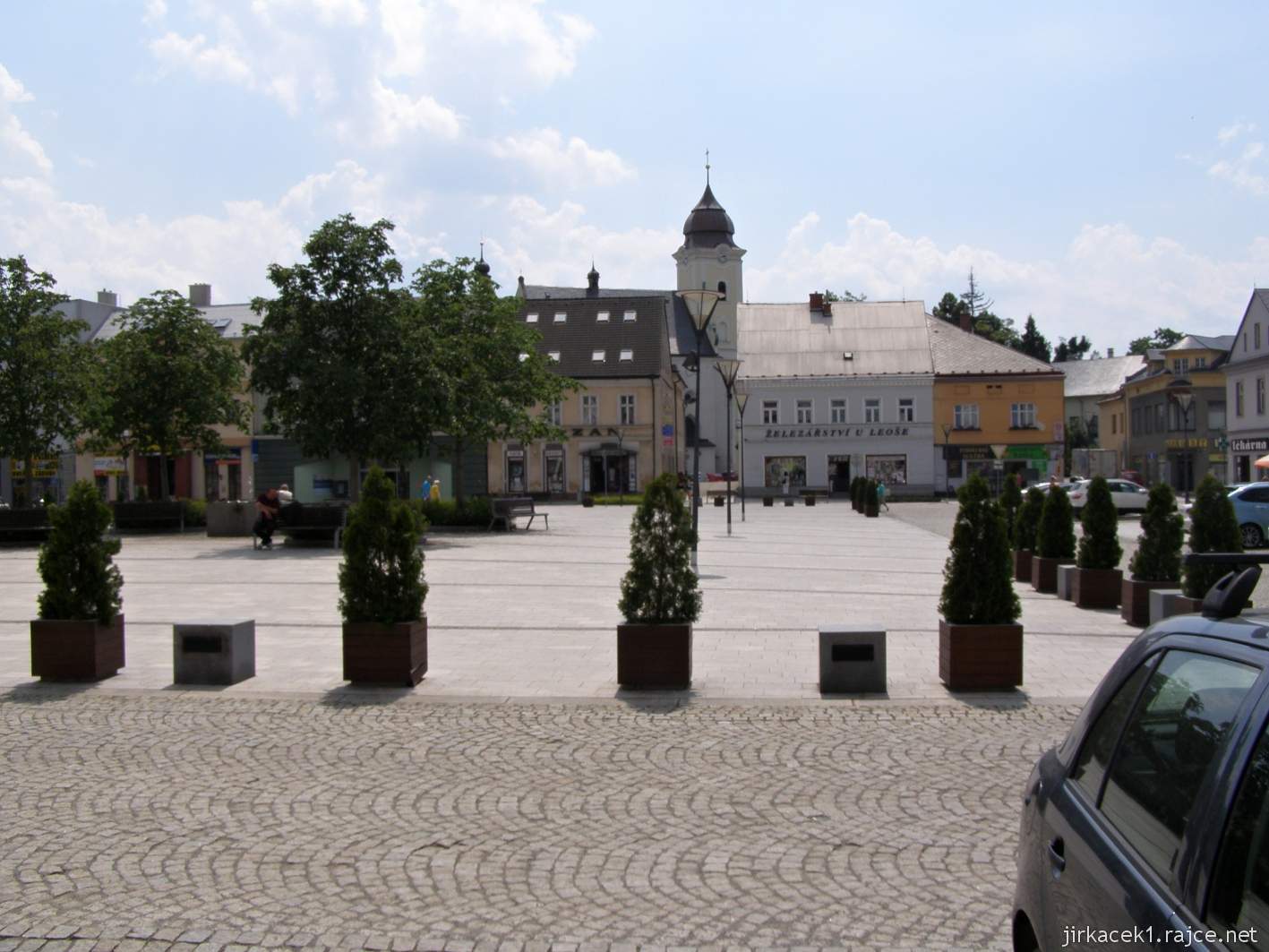 Hlučín - Mírové náměstí 04 - střed náměstí