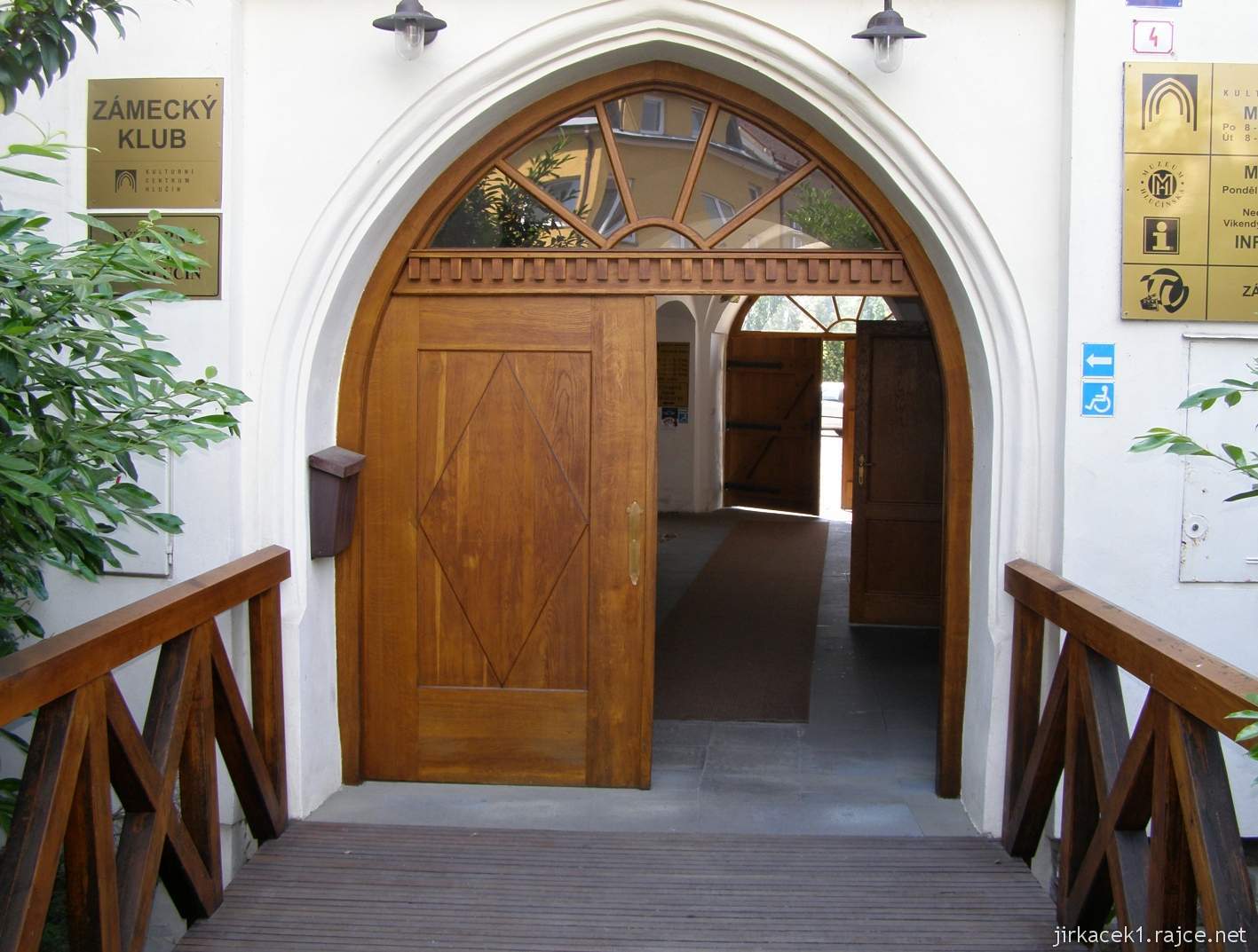 Hlučín - zámek a muzeum - vchod do zámku