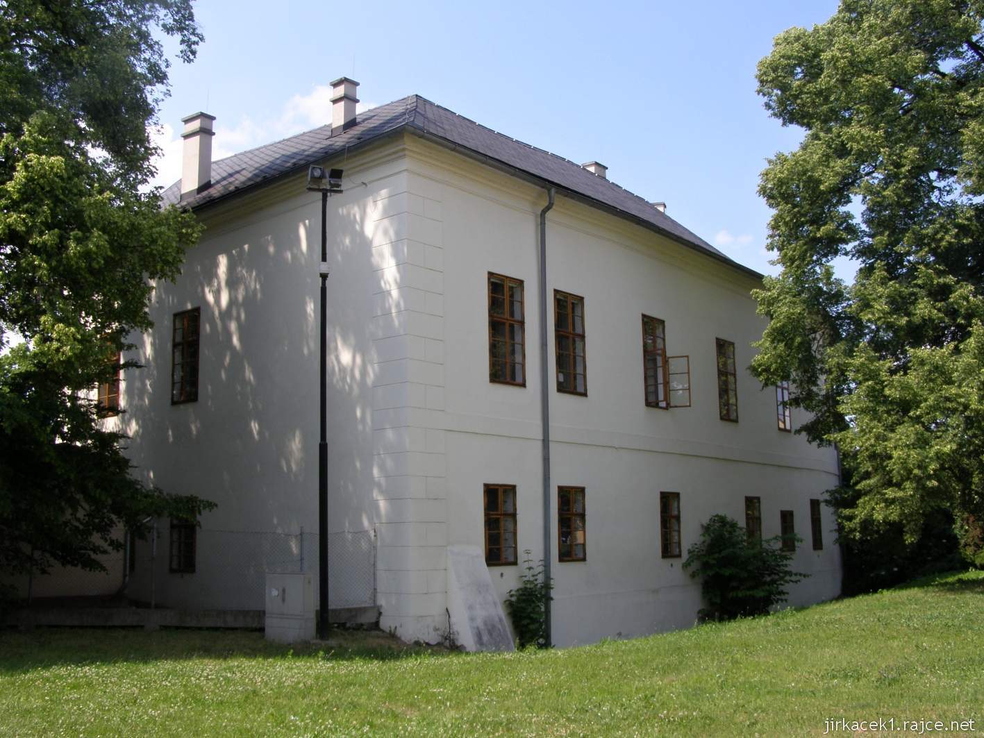 Hlučín - zámek a muzeum - zadní pohled na budovu