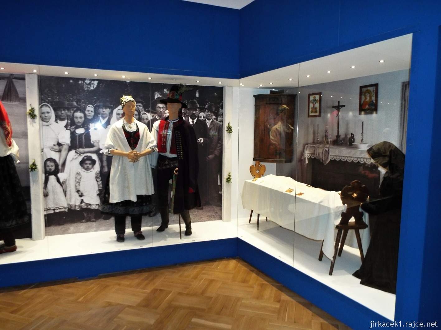 Vsetín - zámek a muzeum - etnografická expozice Výroční a rodinné zvyky