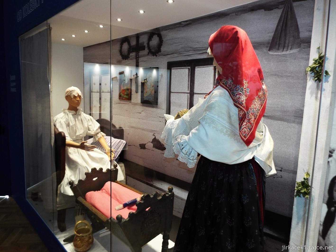 Vsetín - zámek a muzeum - etnografická expozice Výroční a rodinné zvyky