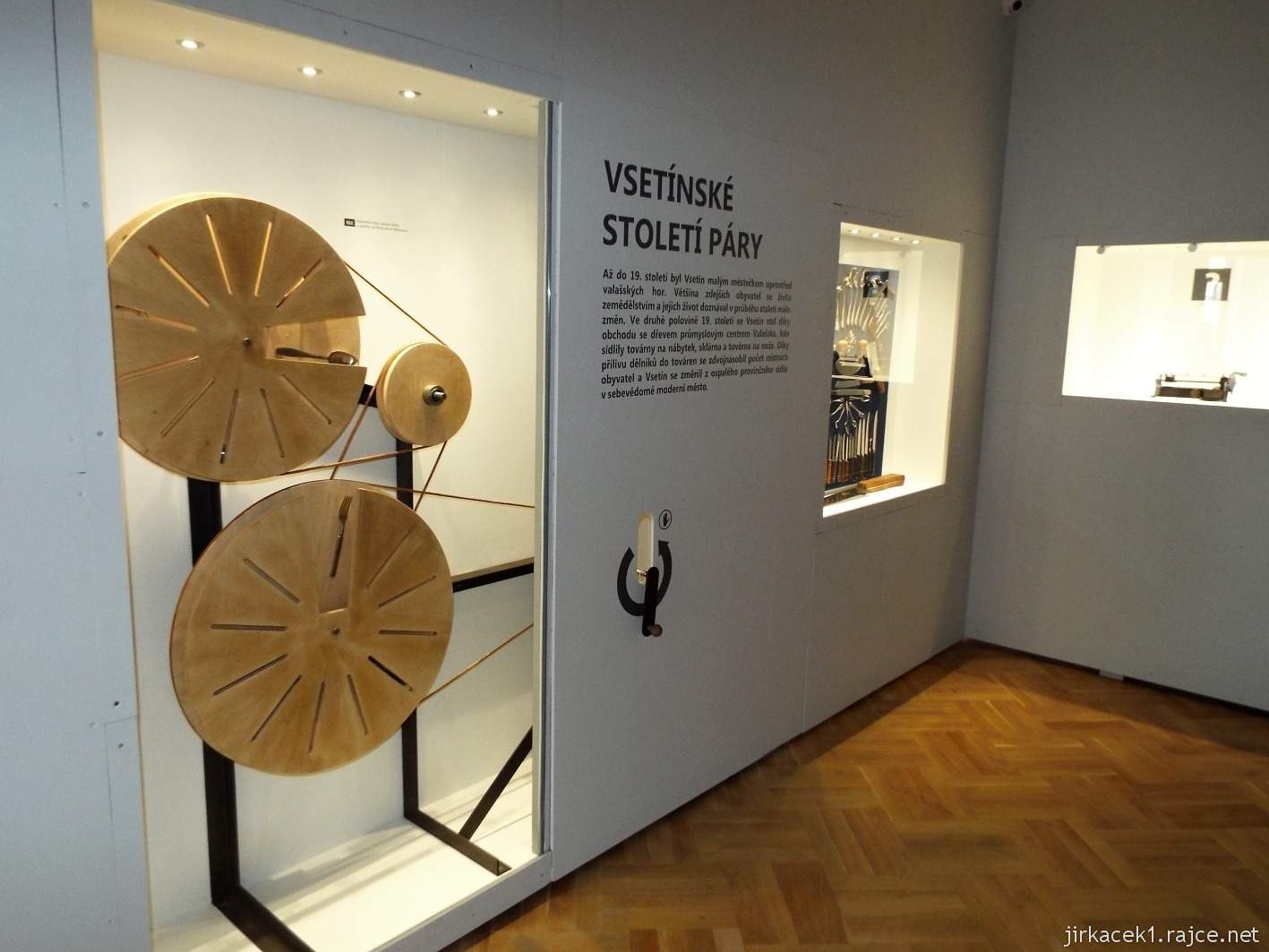 Vsetín - zámek a muzeum - etnografická expozice Vsetínské století páry