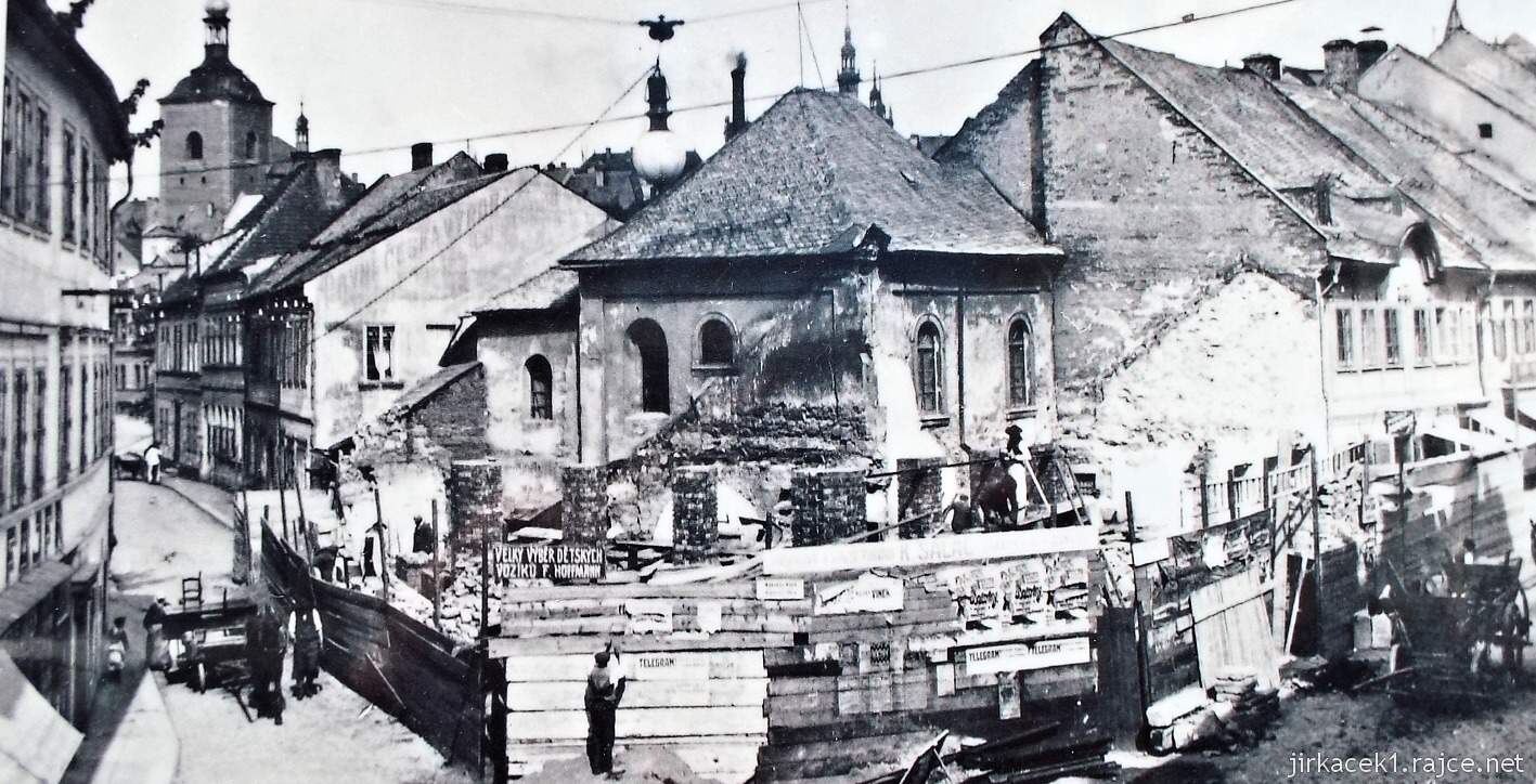 Synagoga v Turnově při opravách roku 1912