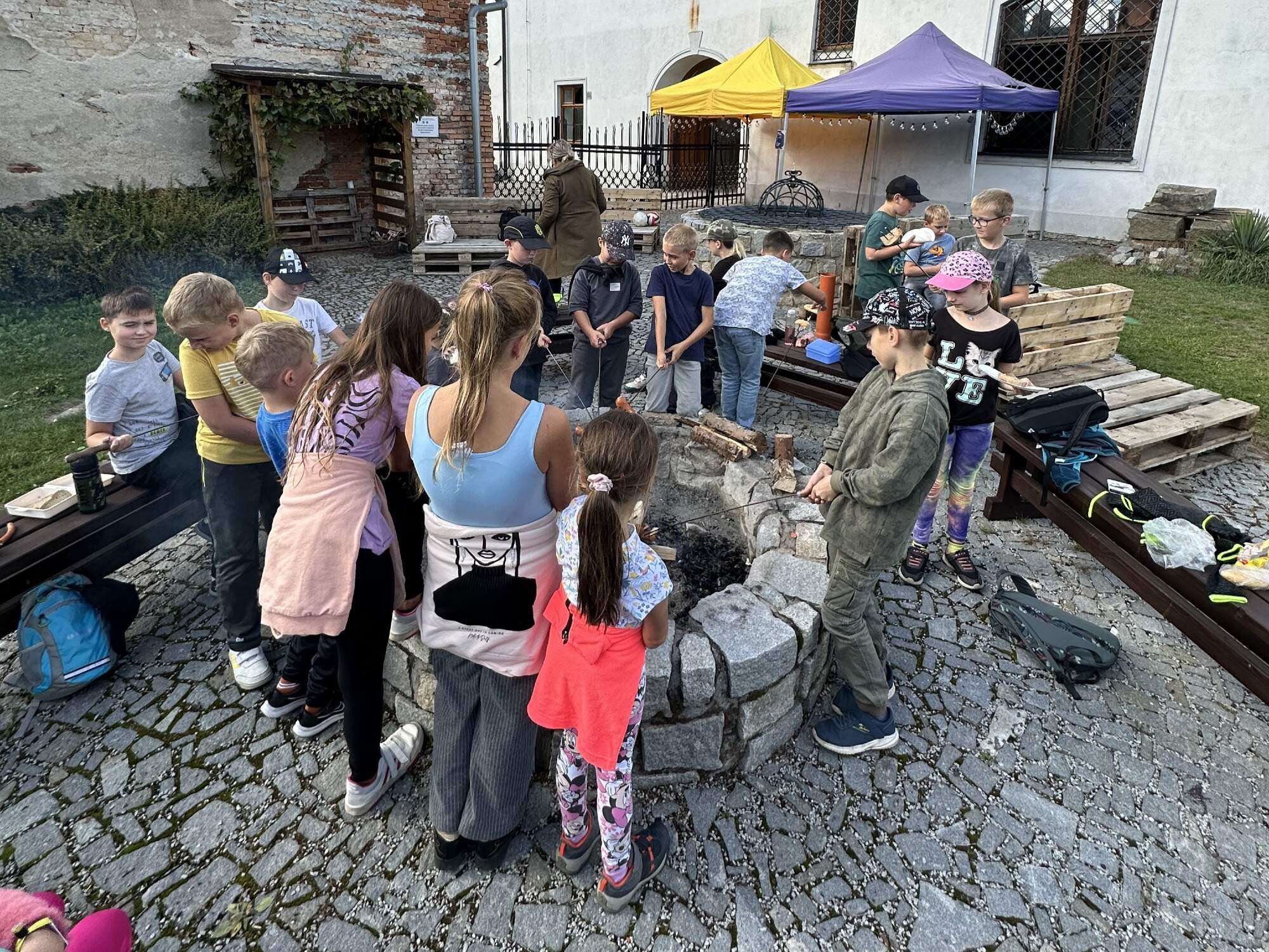 Turistický kroužek - ohýnek na faře sv. Jakuba Turistický kroužek - ohýnek na faře sv. Jakuba