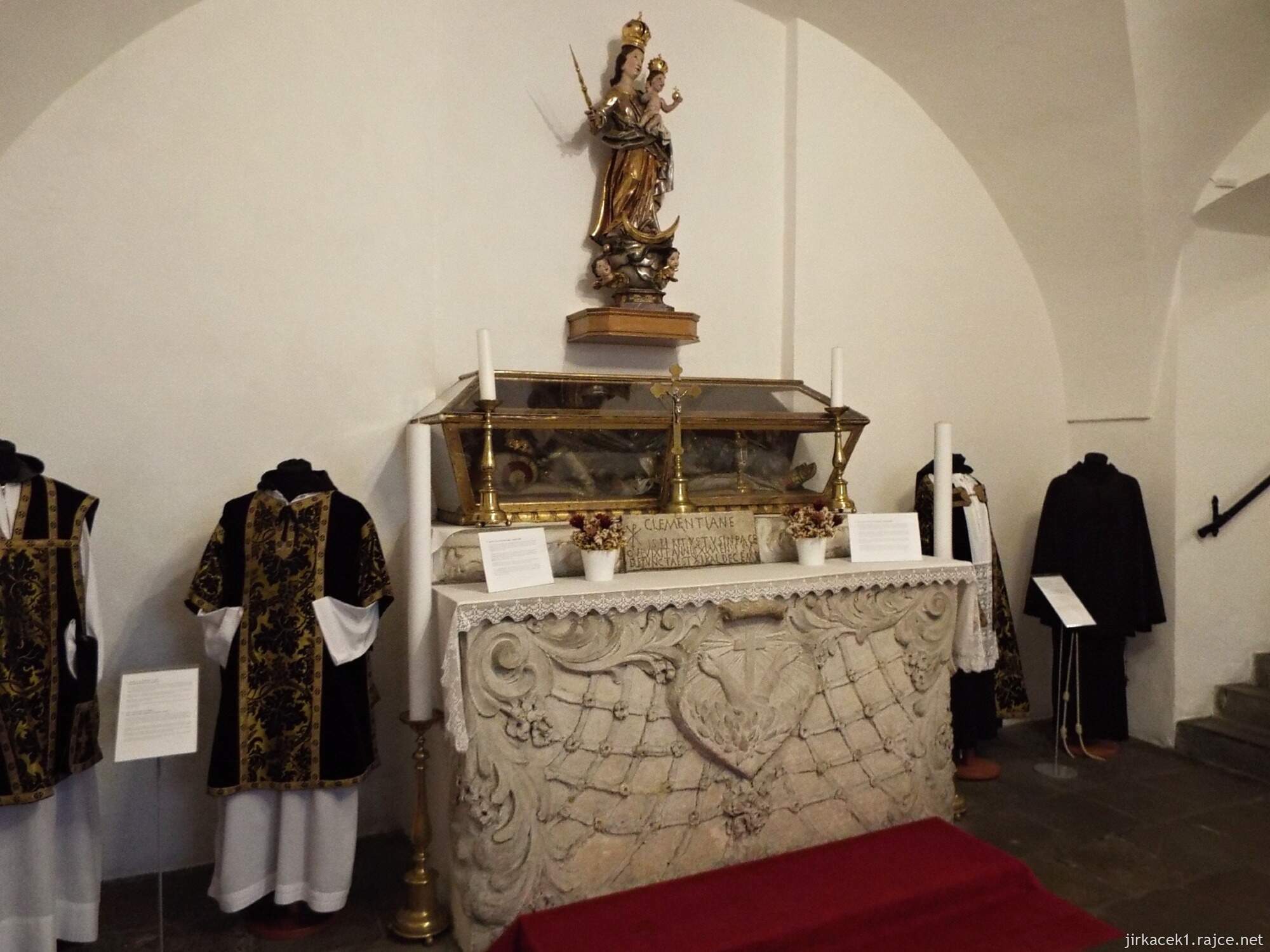 C - Brno - Kostel Nalezení sv. Kříže 16 - ostatky sv. Klemenciány