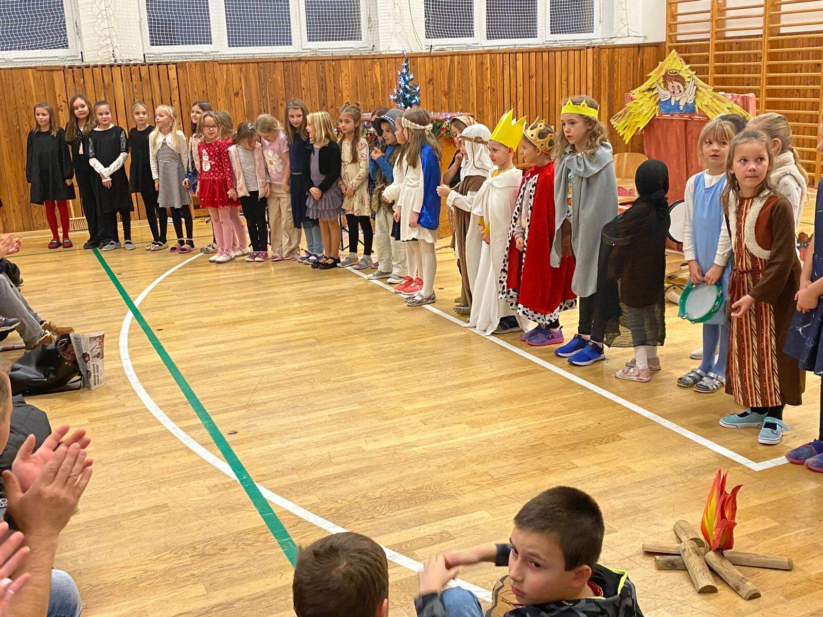 DRAMATICKÝ KROUŽEK - O JEŽÍŠKOVI DRAMATICKÝ KROUŽEK - O JEŽÍŠKOVI